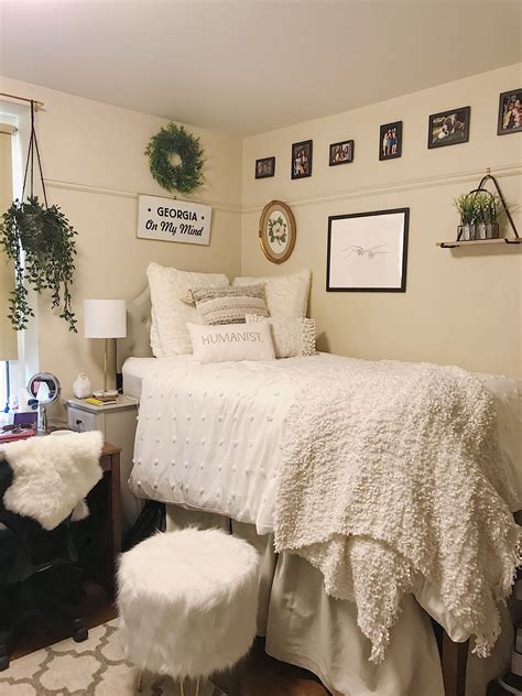 minimalist dorm|aesthetic dorm room ideas.